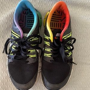 Nike Limited Edition Pride Sneaker 2013 5 1/2